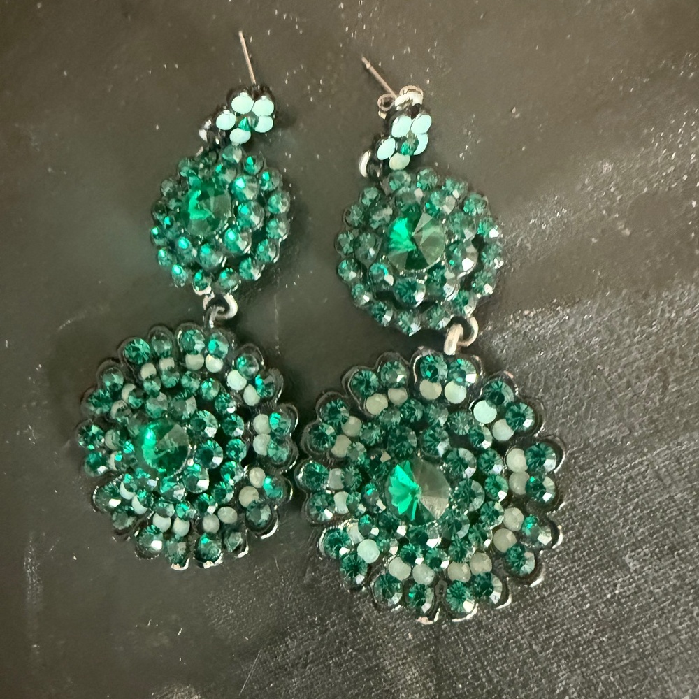 Emerald cocktail earrings